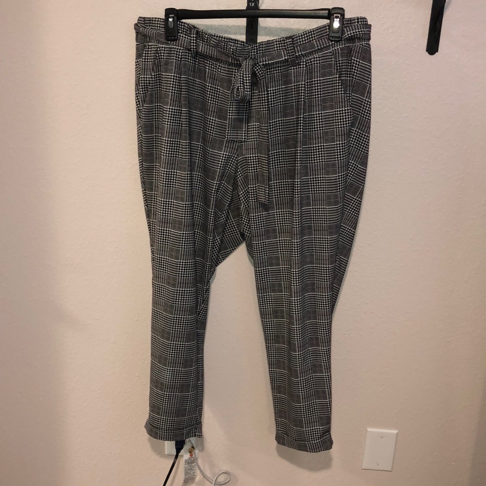 Torrid Houndstooth Capri Tie Pants